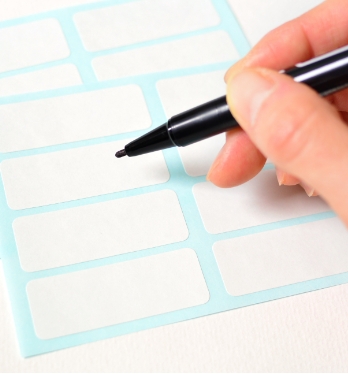 名前シールをお付けします